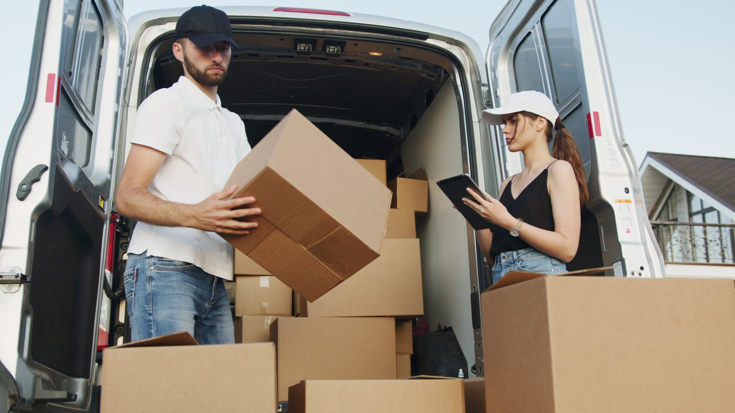 how to hire a moving company